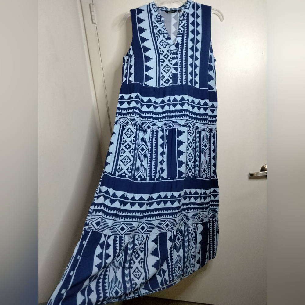 Mlle Gabrielle (Sz L) Navy & Blue Rayon  Geometric Pattern Sleeveless Maxi Dress